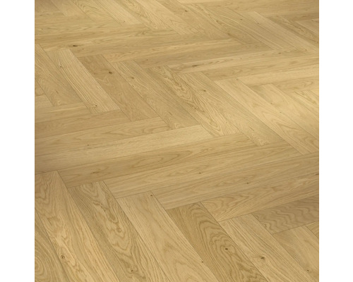 Položená dřevěná parketová podlaha se vzorem rybí kosti