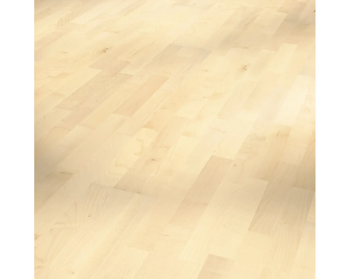 Světlá dřevěná podlaha s prkenným vzorem.