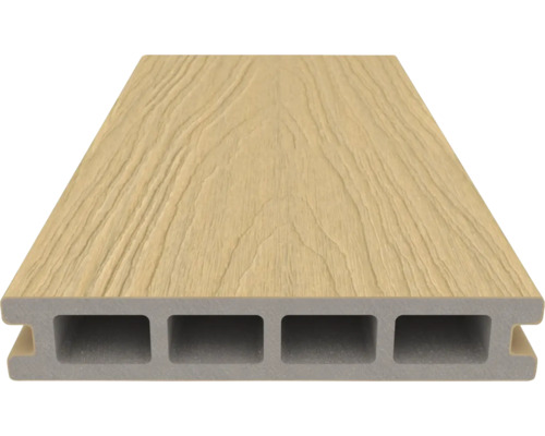 Terasa prkno z dřevo-polymerového materiálu s dutým komorovým profilem