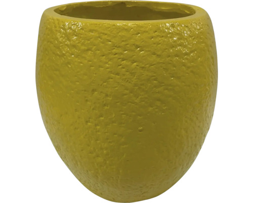 Žlutý květináč s hrubým povrchem
