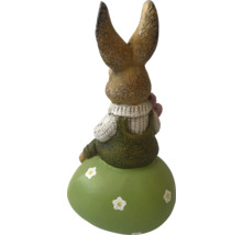 Velikonoční zajíček na dekoraci velikonočního vejce, zahradní dekorace