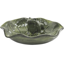 Dekorativní žabka ve tvaru listu pro zahradní jezírko