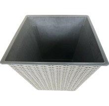 Šedý květináč s pleteným vzorem