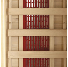 Detailní pohled na stěnu infračervené kabiny s dřevěným rámem a infračervenými zářiči