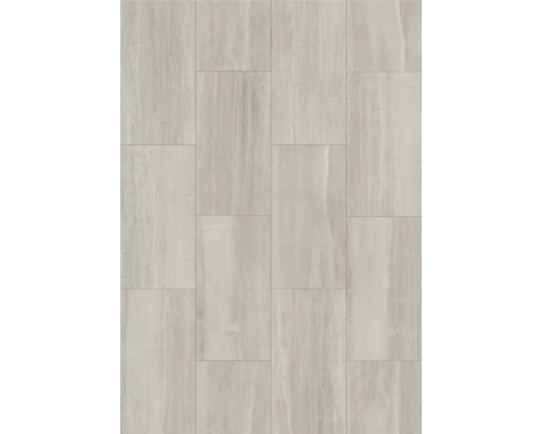 Podlaha položená z dlaždic s mramorovým vzhledem.