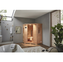 Rohová infračervená sauna ze dřeva v koupelně s vanou