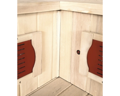 Vnitřní pohled na infra saunu s dřevěnými stěnami a topnými prvky