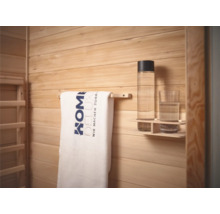 Ručník s logem Hornbach, láhev na pití a sklenice v sauně