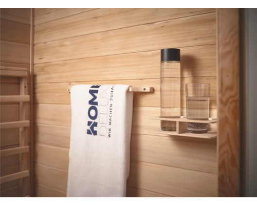 Ručník s logem Hornbach, láhev na pití a sklenice v sauně