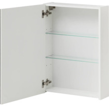 Bílá zrcadlová skříňka s otevřenými dvířky a dvěma skleněnými policemi