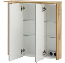 Otevřená zrcadlová skříňka se skleněnými policemi