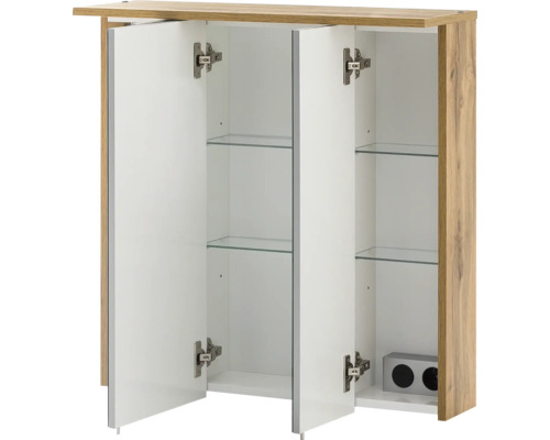 Otevřená zrcadlová skříňka se skleněnými policemi