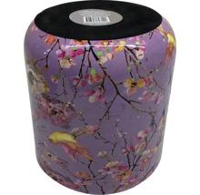 Dekorativní stolička s květinovým vzorem a motivy ptáků