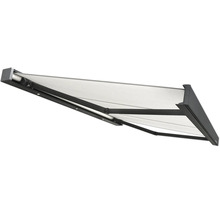 Rozložená výsuvná markýza s lehkou markýzovou látkou