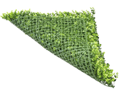 Umělá tráva s zelenými listy