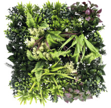 Umělá rostlinná stěna s různými druhy zeleně