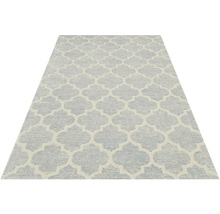 Koberec s opakujícím se ornamentálním vzorem