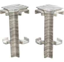 Dva rohové spojky pro soklové lišty