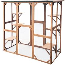 Volně stojící dřevěný výběh pro kočky s policemi a drátěným pletivem