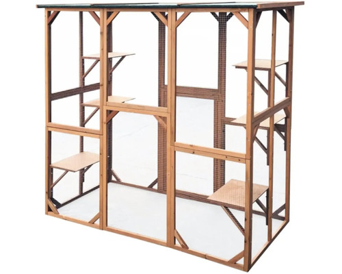 Volně stojící dřevěný výběh pro kočky s policemi a drátěným pletivem