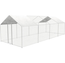 Velká klec pro zvířata se střechou a mřížovými stěnami.