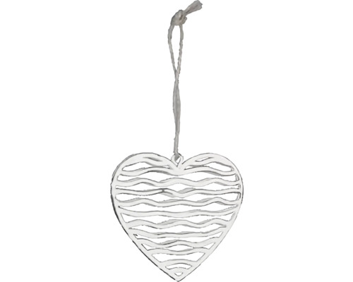 Ozdobný přívěsek ve tvaru srdce s vlnitým vzorem a šňůrkou na zavěšení.