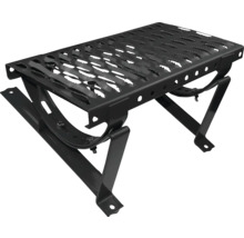 Kovový schod s protiskluzovým povrchem pro venkovní použití