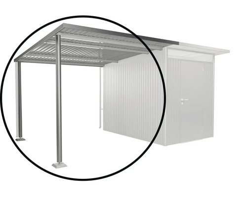 Kovový přístřešek pro auto se sloupy a střechou vedle zahradního domku