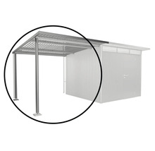 Přístřešek pro auto z kovu vedle kůlny na nářadí