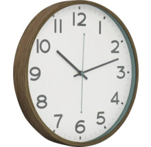 Nástěnné hodiny s dřevěným rámem a ciferníkem