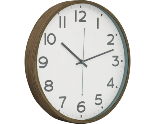 Nástěnné hodiny s dřevěným rámem a ciferníkem