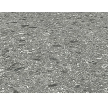 Podlahová plocha s šedou keramickou dlažbou