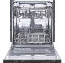 Otevřená myčka s koši na nádobí a příbory