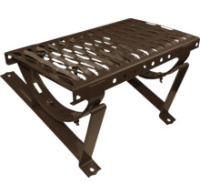 Kovový schod s protiskluzovým povrchem