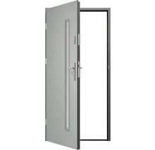 Otevřené vchodové dveře s klikou, zámkem a úzkým oknem