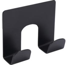 Černý závěs na dveře na oblečení