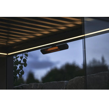 Terasaový ohřívač pro montáž na stěnu pod terasovou střechu.