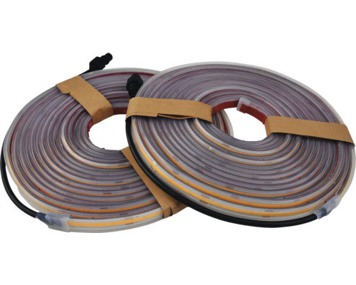 Dva LED pásky na rolích.