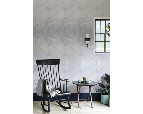 Samolepicí panel Mramor krystal 60 x 60 cm, 4 ks Obývací pokoj s mramorovou tapetou, houpacím křeslem, odkládacím stolkem a rostlinami