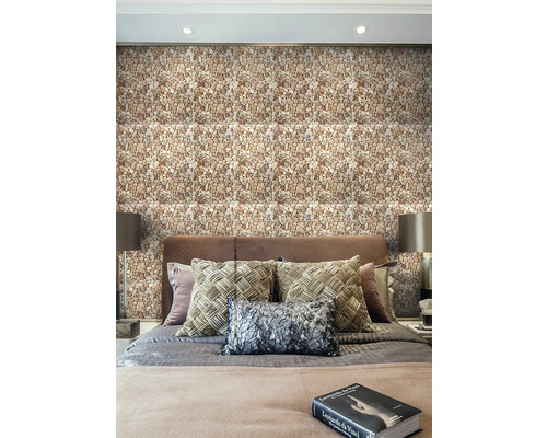 Ložnice s obkladem stěn s kamenným vzhledem za postelí