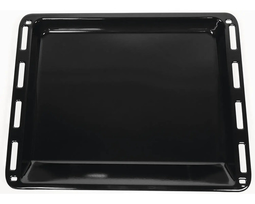 Černý plech na pečení s obdélníkovým tvarem a bočními otvory.