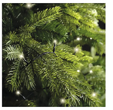 Detail vánočního stromku s osvětlením