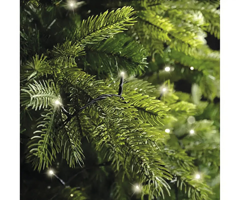 Detail vánočního stromku s osvětlením