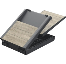 Schody pro psy s stupni imitujícími dřevo