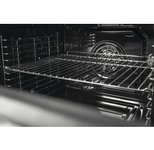 Vnitřek trouby s mřížkou