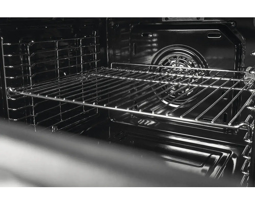 Vnitřek trouby s mřížkou