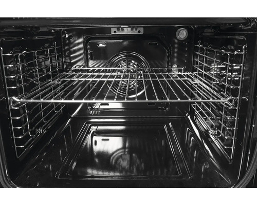 Vnitřek trouby s roštem