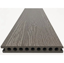 Terasa z plastu s dřevěnou strukturou a dutým komorovým profilem