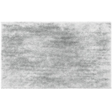 Šedý chlupatý koberec