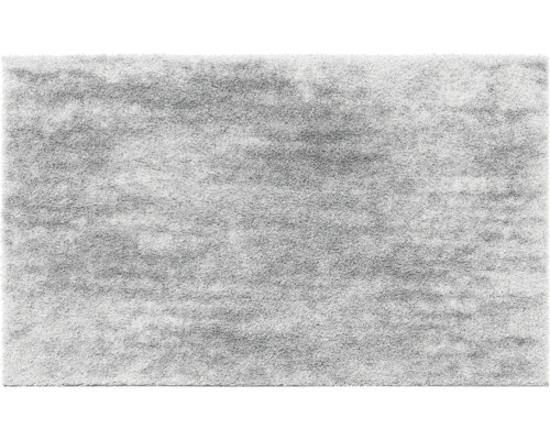 Šedý koberec s vysokým vlasem